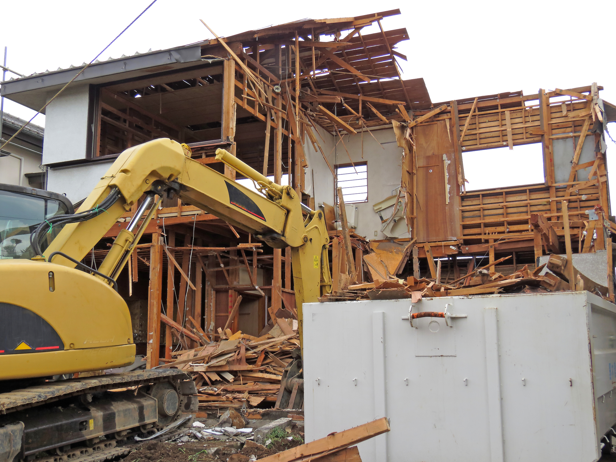 ゴミゴミ屋敷を解体するのにかかる費用相場