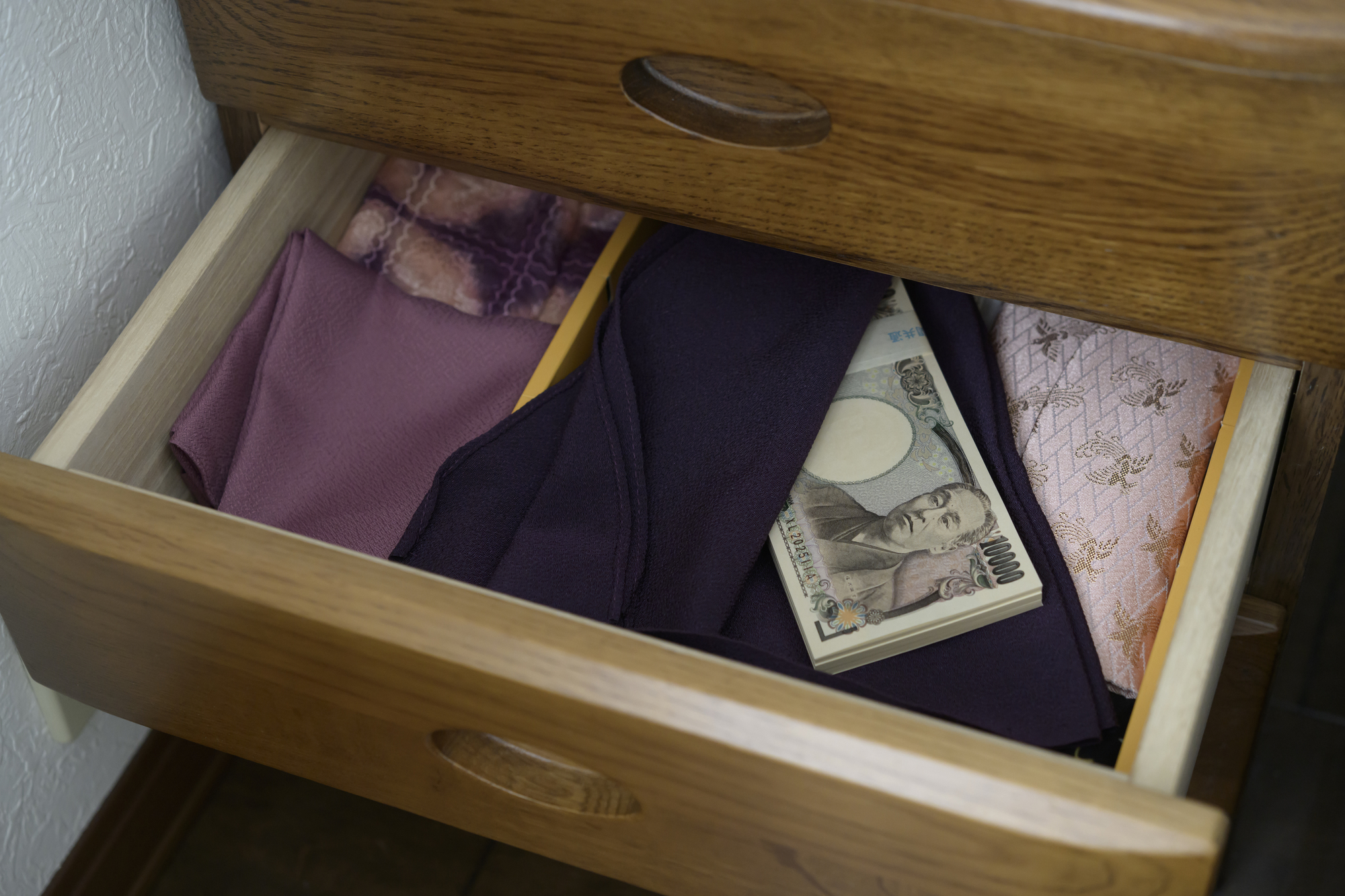 遺品整理でお金が見つかった際の注意点